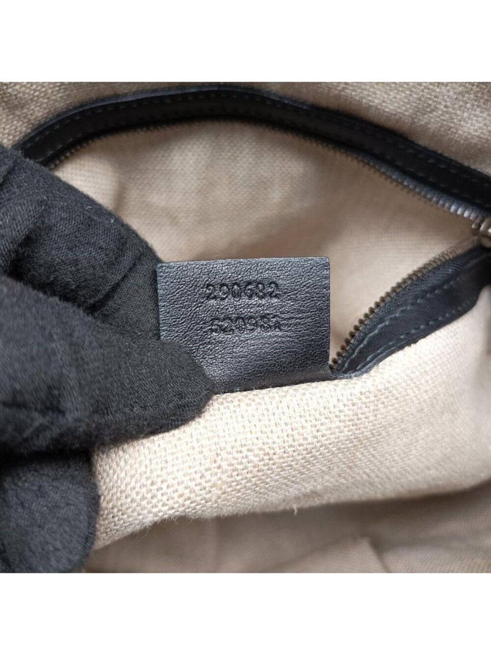 ★SOLD★ Gucci Large Black Leather Messenger Bag - Picture 11 of 15